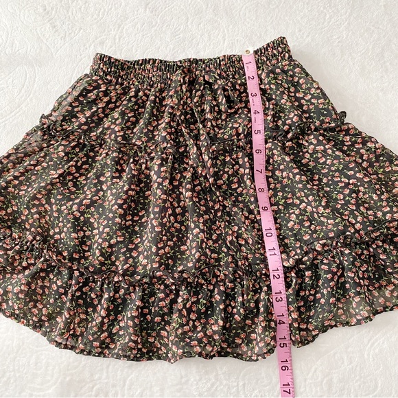 Ditsy Floral Print Multi-tiered Skirt - Picture 6 of 10